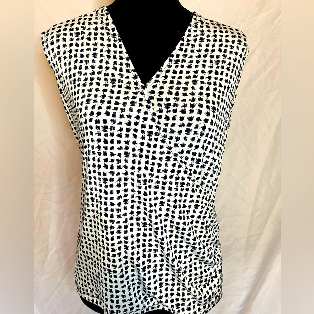 Liz Claiborne black and white print sleeveless top